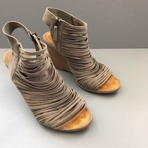Hinge Turner Textile Shredded Wrap Strappy Wedge Platform Sandal 8.5 Taupe Punk